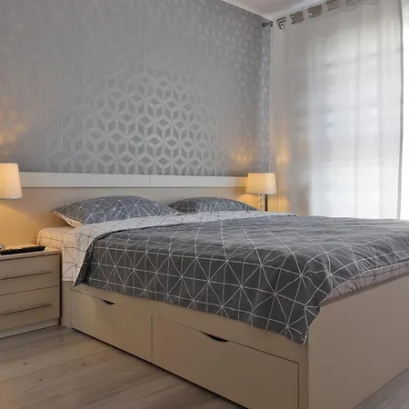 Ada Homes E620 Апартаменти Брашов